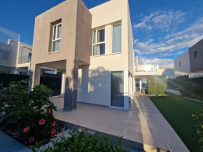 Villa Paraiso-Luxury Villa with Heated Pool